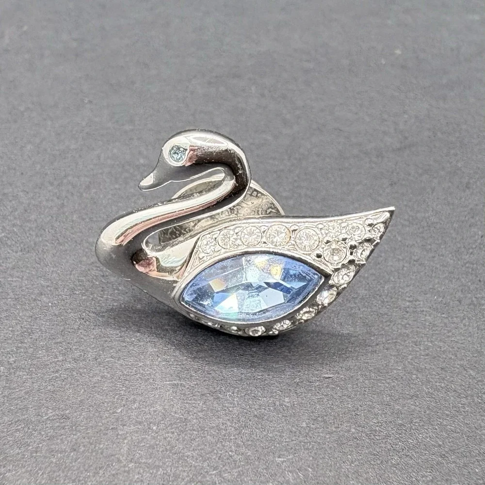 Vintage Swarovski Swan Tie Tack Blue Clear Crystals Silver Tone Swan‎ Signed